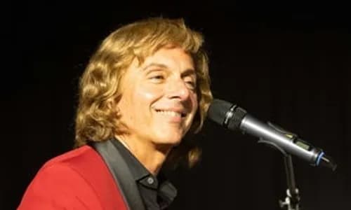 DAYBREAK - The Music & Passion of Barry Manilow
